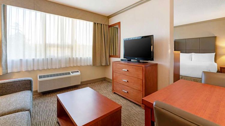 Best Western Plus Barclay Hotel Room