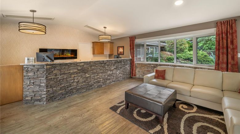 <b>Best Western Sicamous Inn Lobby</b>. Images powered by <a href="https://iceportal.shijigroup.com/" title="IcePortal" target="_blank">IcePortal</a>.