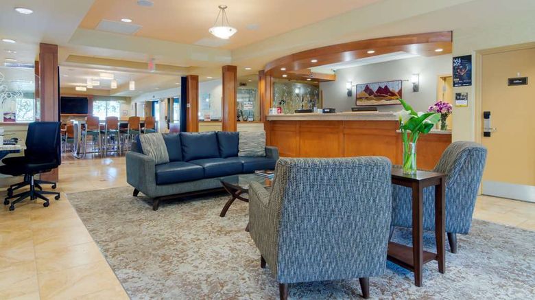 <b>Best Western Plus Chemainus Inn Lobby</b>. Images powered by <a href="https://iceportal.shijigroup.com/" title="IcePortal" target="_blank">IcePortal</a>.