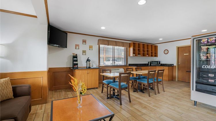 SureStay Plus by BW Salmon Arm Lobby
