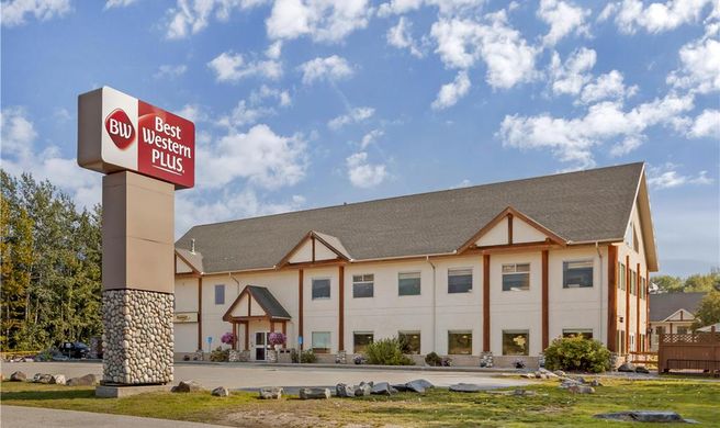 Best Western Plus Valemount Inn & Suites Exterior