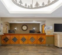 Best Western Plus Valemount Inn & Suites Lobby