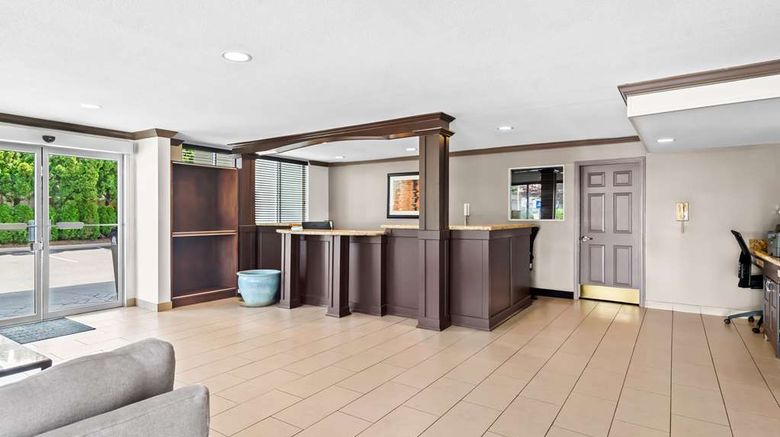 <b>Best Western Maple Ridge Hotel Lobby</b>. Images powered by <a href="https://iceportal.shijigroup.com/" title="IcePortal" target="_blank">IcePortal</a>.