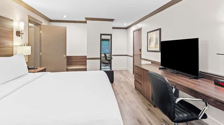 Best Western Maple Ridge Hotel Room