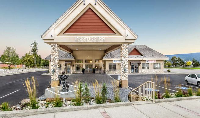 Prestige Radium Hot Springs Resort Exterior