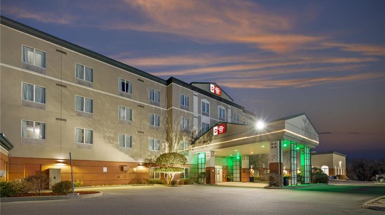 Best Western Plus Pembina Inn & Suites Exterior