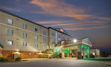 Best Western Plus Pembina Inn & Suites
