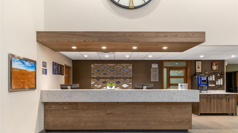 <b>Best Western Plus Pembina Inn & Suites Lobby</b>. Images powered by <a href="https://iceportal.shijigroup.com/" title="IcePortal" target="_blank">IcePortal</a>.