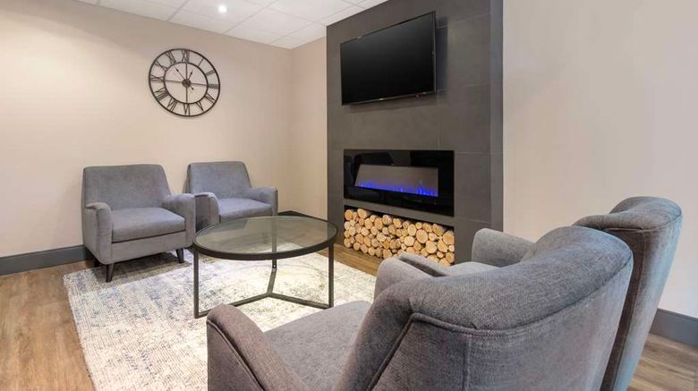 <b>Best Western Plus Brandon Inn Lobby</b>. Images powered by <a href="https://iceportal.shijigroup.com/" title="IcePortal" target="_blank">IcePortal</a>.