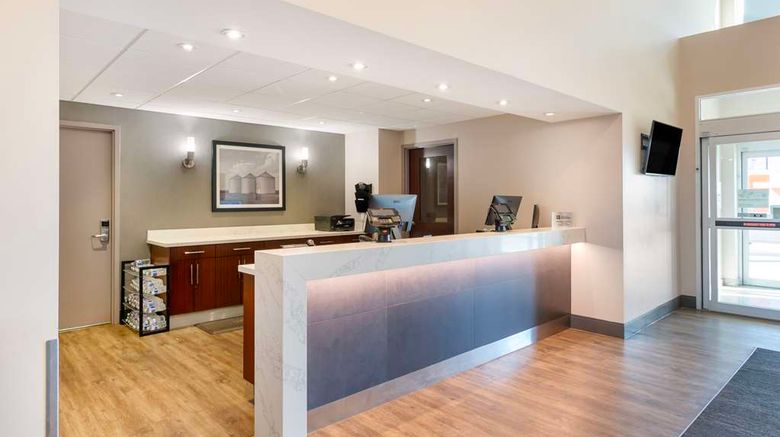 <b>Best Western Plus Brandon Inn Lobby</b>. Images powered by <a href="https://iceportal.shijigroup.com/" title="IcePortal" target="_blank">IcePortal</a>.