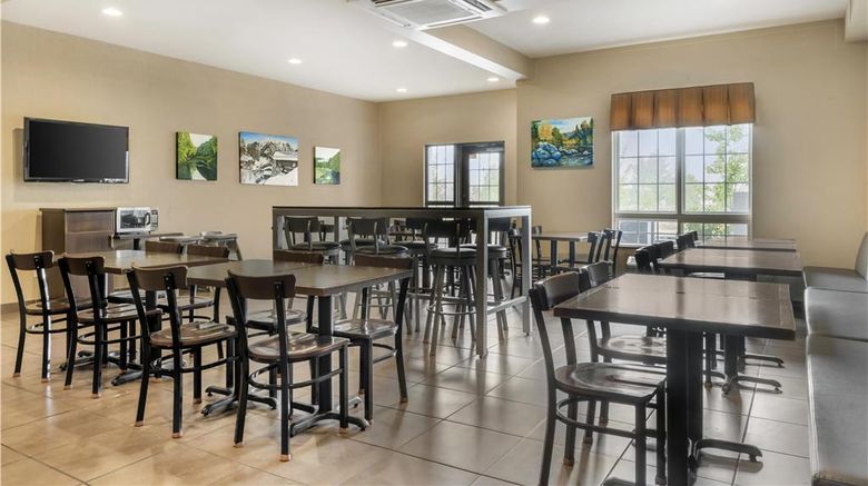 <b>Best Western Plus Saint John Hotel Stes Restaurant</b>. Images powered by <a href="https://iceportal.shijigroup.com/" title="IcePortal" target="_blank">IcePortal</a>.