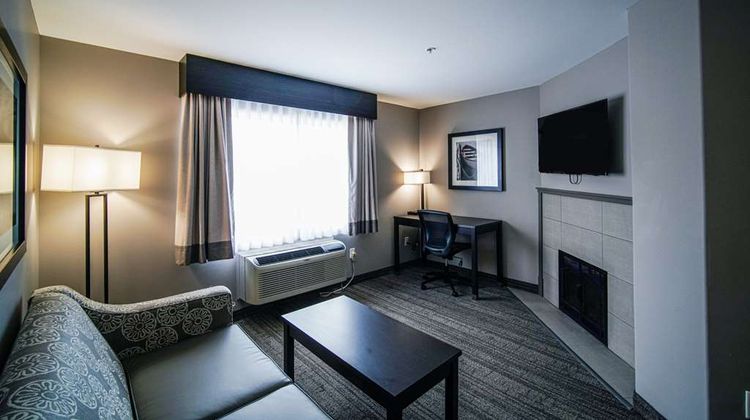 Best Western Plus Chocolate Lake Hotel Suite