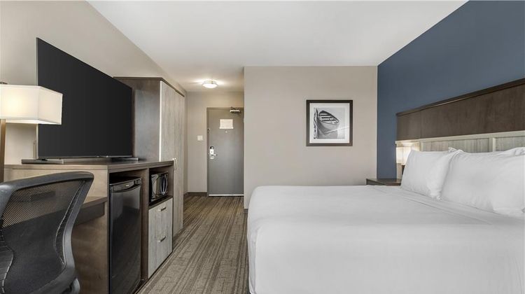 Best Western Plus Chocolate Lake Hotel Room