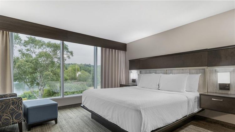 Best Western Plus Chocolate Lake Hotel Room