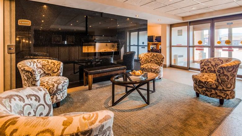 <b>Best Western Thunder Bay Crossroads Lobby</b>. Images powered by <a href="https://iceportal.shijigroup.com/" title="IcePortal" target="_blank">IcePortal</a>.