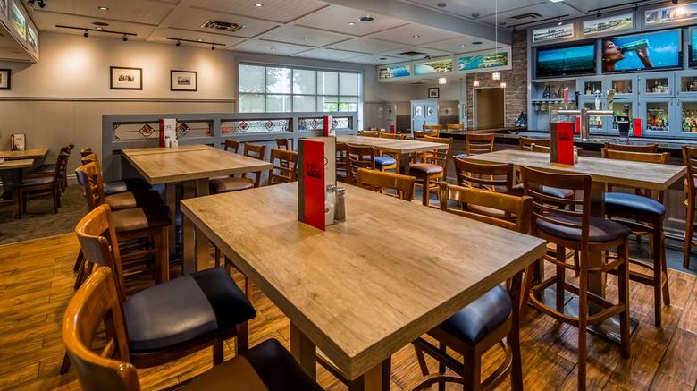 <b>Best Western Plus Guildwood Inn Restaurant</b>. Images powered by <a href="https://iceportal.shijigroup.com/" title="IcePortal" target="_blank">IcePortal</a>.