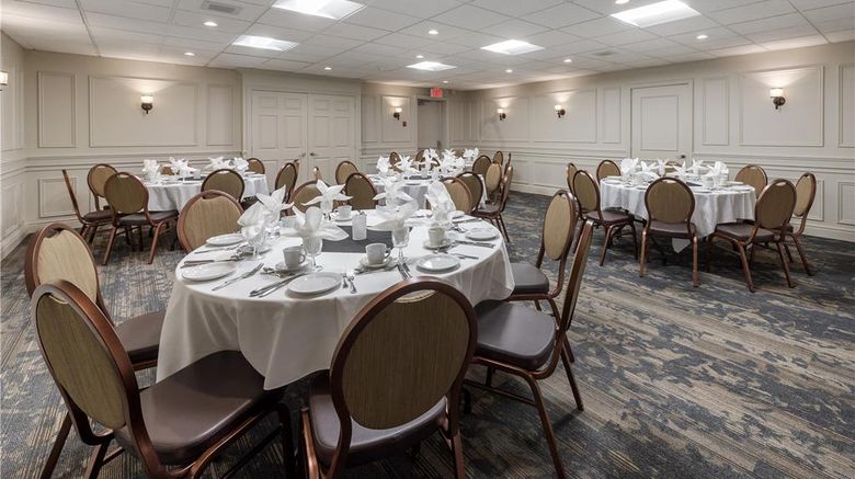 <b>Best Western Parkway Inn & Conf Centre Meeting</b>. Images powered by <a href="https://iceportal.shijigroup.com/" title="IcePortal" target="_blank">IcePortal</a>.
