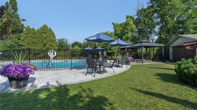 Best Western Parkway Inn & Conf Centre Pool