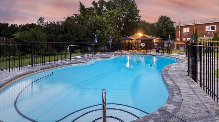 Best Western Parkway Inn & Conf Centre Pool