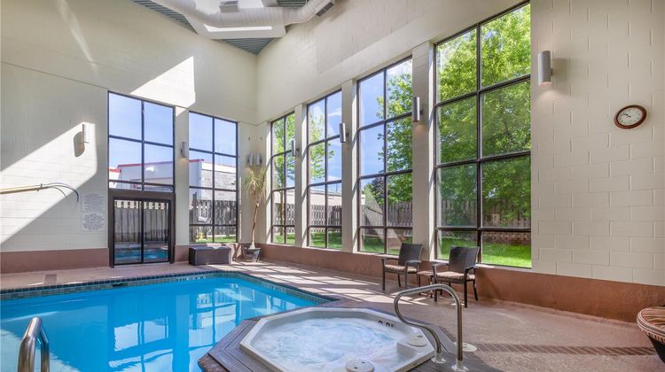 Best Western Belleville Pool