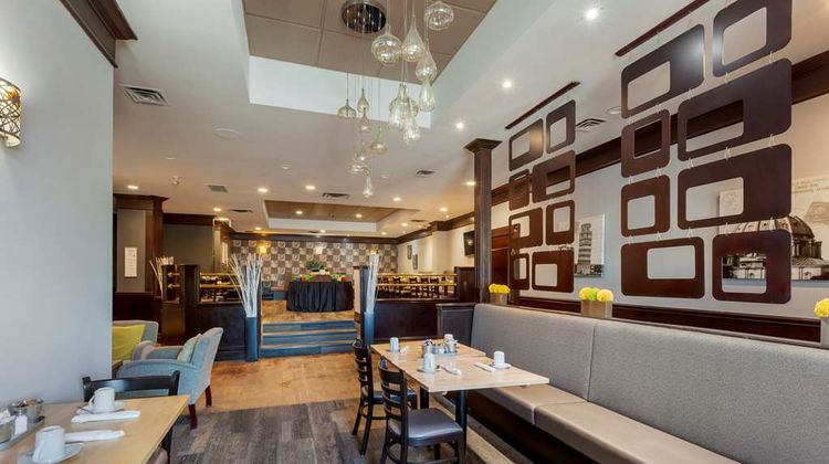 Best Western Plus Toronto Airport Hotel Restaurant