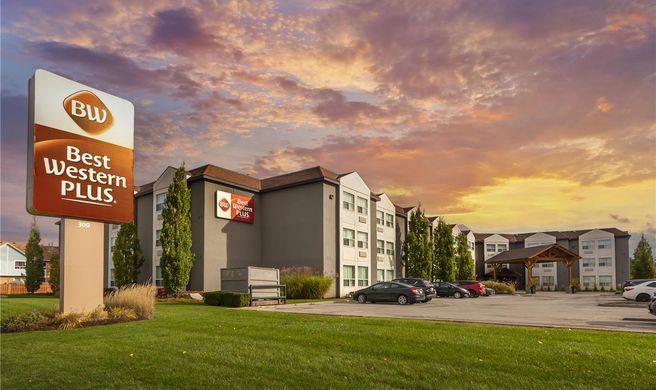 Best Western Plus Rose City Suites Exterior