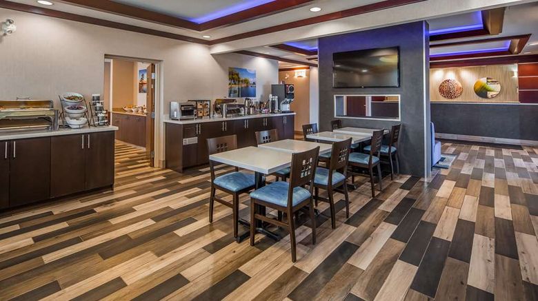 <b>Best Western Plus Barrie Restaurant</b>. Images powered by <a href="https://iceportal.shijigroup.com/" title="IcePortal" target="_blank">IcePortal</a>.