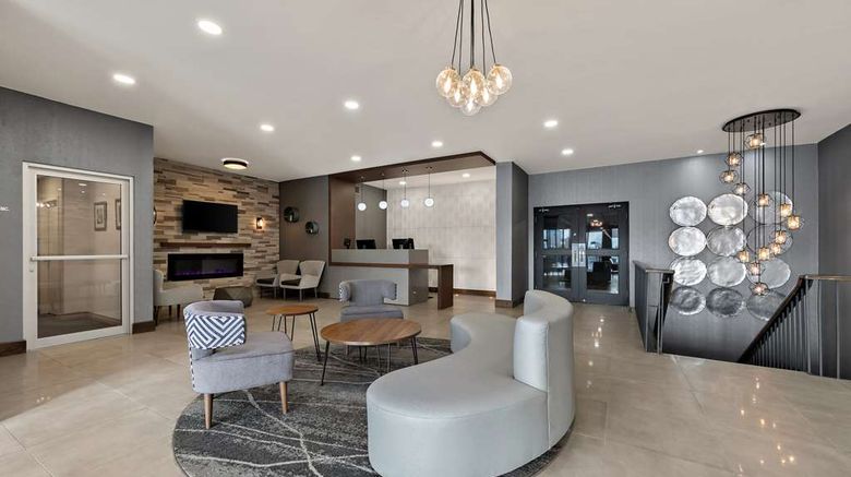<b>Best Western Parkway Hotel Toronto North Lobby</b>. Images powered by <a href="https://iceportal.shijigroup.com/" title="IcePortal" target="_blank">IcePortal</a>.