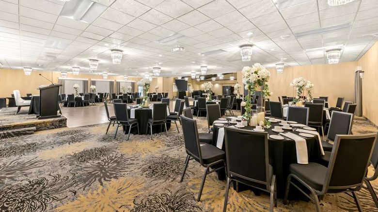 <b>Best Western Plus Nor'Wester Hotel & Cnf Ballroom</b>. Images powered by <a href="https://iceportal.shijigroup.com/" title="IcePortal" target="_blank">IcePortal</a>.