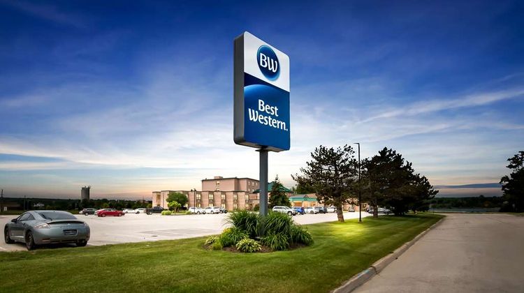 Best Western Inn on the Bay Exterior