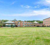 Best Western Inn on the Bay Exterior