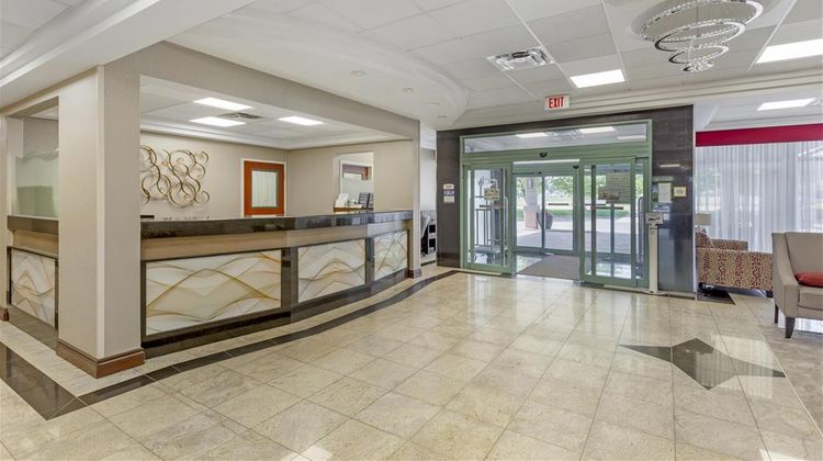 Best Western Plus Travel Hotel Toronto Lobby