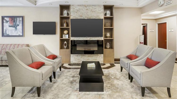 Best Western Plus Travel Hotel Toronto Lobby