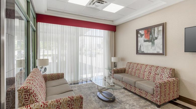 <b>Best Western Plus Travel Hotel Toronto Lobby</b>. Images powered by <a href="https://iceportal.shijigroup.com/" title="IcePortal" target="_blank">IcePortal</a>.