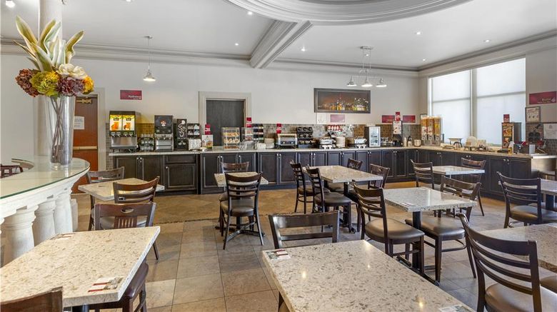 <b>Best Western Plus Travel Hotel Toronto Restaurant</b>. Images powered by <a href="https://iceportal.shijigroup.com/" title="IcePortal" target="_blank">IcePortal</a>.