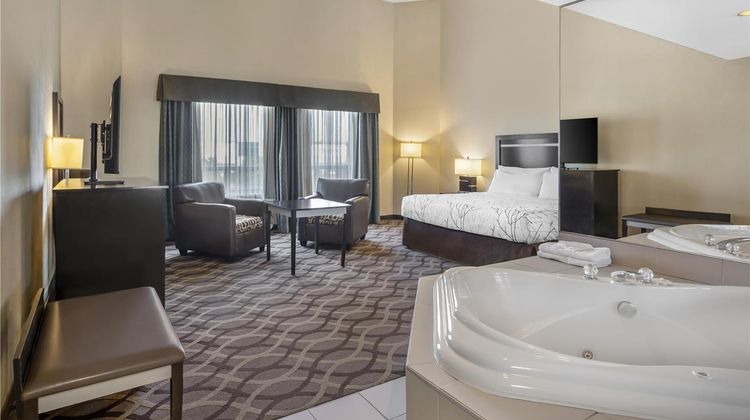 Best Western Plus Travel Hotel Toronto Suite