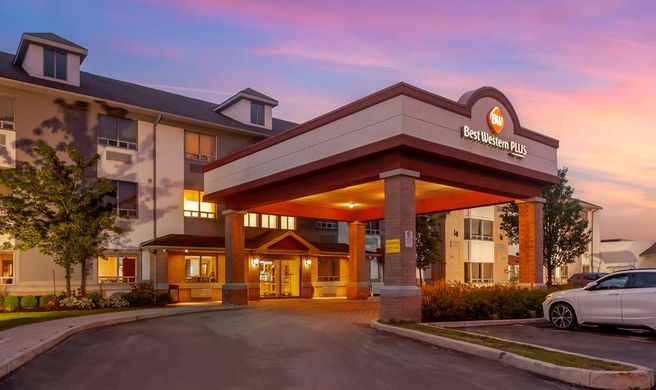 Best Western Plus Burlington Inn & Suite Exterior