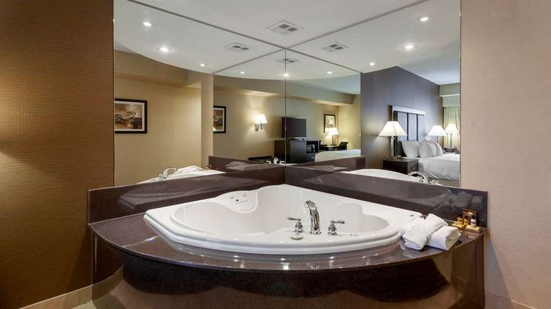 <b>Best Western Plus Burlington Inn & Suite Room</b>. Images powered by <a href="https://iceportal.shijigroup.com/" title="IcePortal" target="_blank">IcePortal</a>.