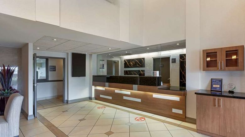 <b>Best Western Plus Burlington Inn & Suite Lobby</b>. Images powered by <a href="https://iceportal.shijigroup.com/" title="IcePortal" target="_blank">IcePortal</a>.