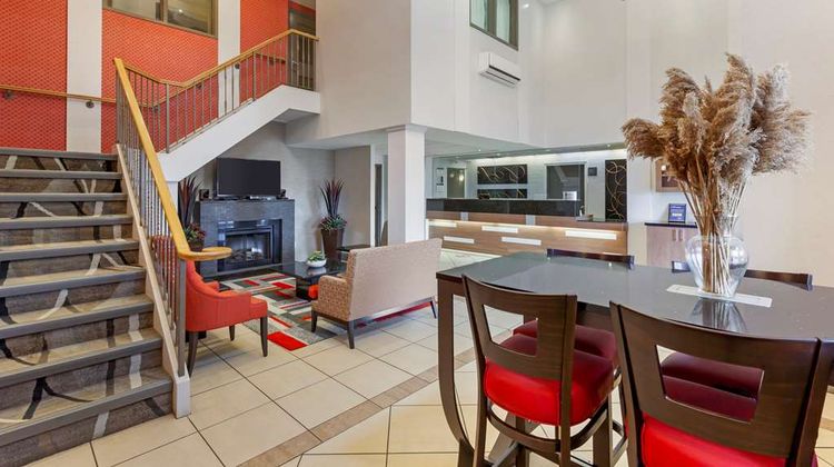 Best Western Plus Burlington Inn & Suite Lobby
