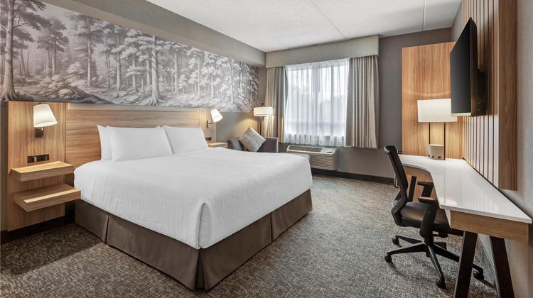 Best Western Plus Burlington Inn & Suite Room