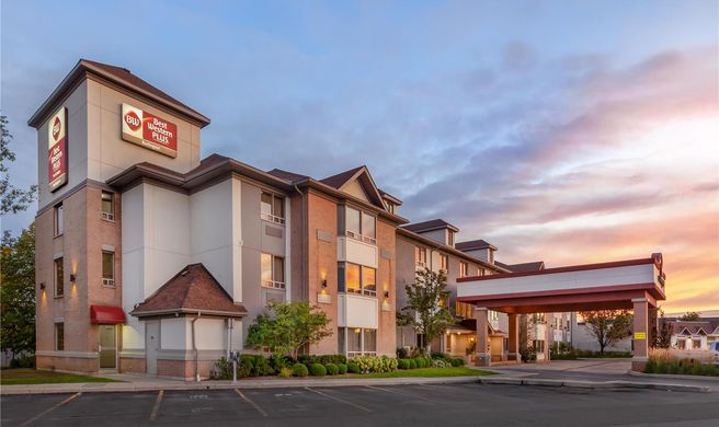 Best Western Plus Burlington Inn & Suite Exterior