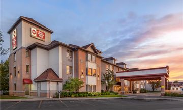 Best Western Plus Burlington Inn & Suite