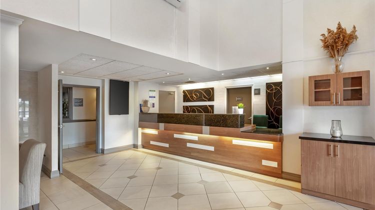 Best Western Plus Burlington Inn & Suite Lobby