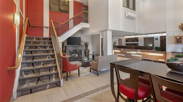 Best Western Plus Burlington Inn & Suite Lobby