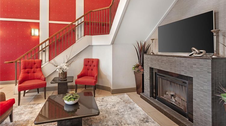 Best Western Plus Burlington Inn & Suite Lobby