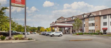 Best Western Plus Burlington Inn & Suite Exterior