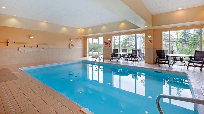 <b>Best Western Plus Muskoka Inn Pool</b>. Images powered by <a href="https://iceportal.shijigroup.com/" title="IcePortal" target="_blank">IcePortal</a>.