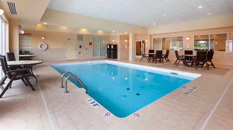 <b>Best Western Plus Muskoka Inn Pool</b>. Images powered by <a href="https://iceportal.shijigroup.com/" title="IcePortal" target="_blank">IcePortal</a>.
