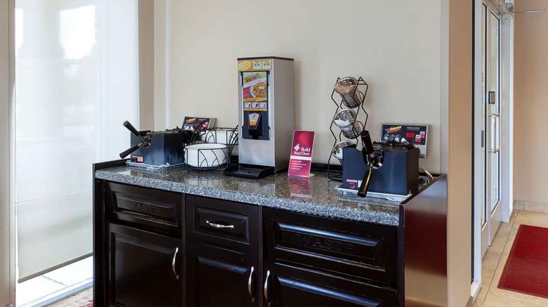 <b>Best Western Plus Muskoka Inn Restaurant</b>. Images powered by <a href="https://iceportal.shijigroup.com/" title="IcePortal" target="_blank">IcePortal</a>.